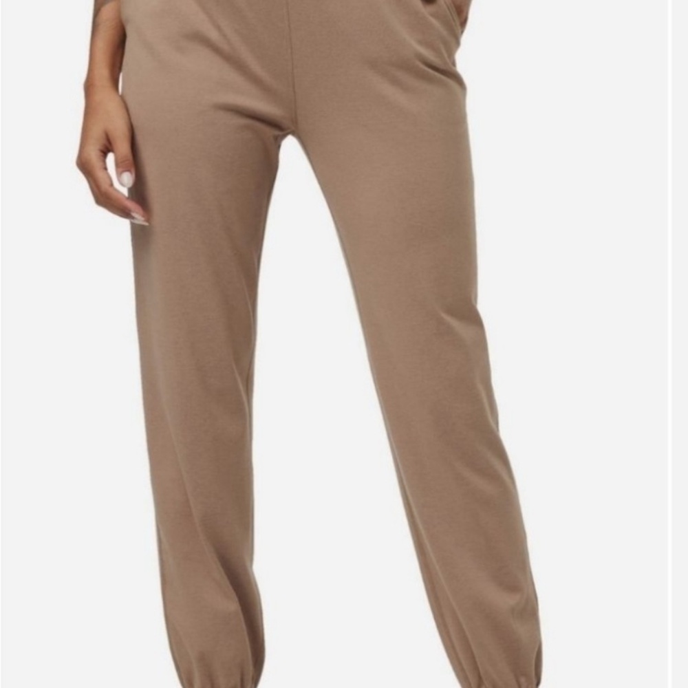 Vuori Boyfriend Sweats in Goldenrod Size M